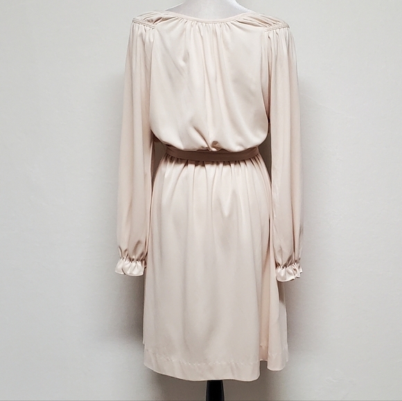 VINTAGE 70s Montgomery Ward Volup Cream Tie-up Belted Long Sleeve Stretchy Dress - Picture 11 of 14